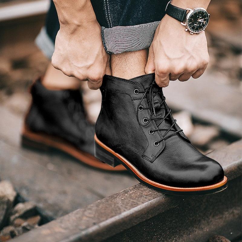 Bota Masculina em Couro Artesanal- ClassicMen / O Estilo do Homem Clássio Unidos em uma única  Bota!!!